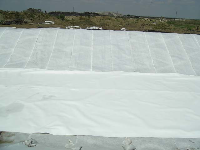 Drainage geocomposites